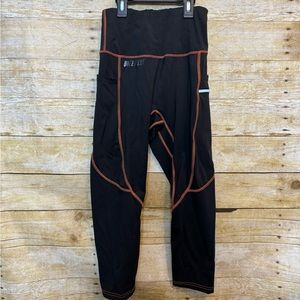 queenieke & athletic cropped pants 🛍